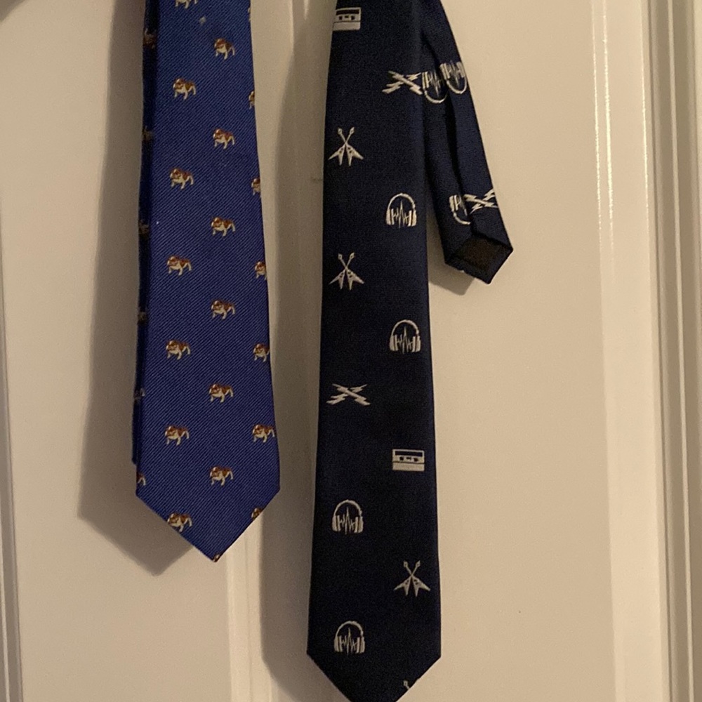 2 Young Boys Ties. Crew Cuts - Bulldog And Old Navy- music . Navy blues